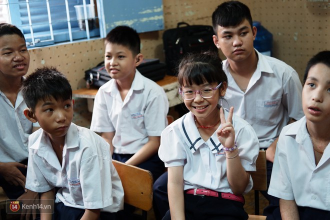Lớp học thinh lặng giữa Sài Gòn: Không tiếng giảng bài không lời phát biểu, nhưng không tắt hy vọng bao giờ - Ảnh 5. Lớp học thinh lặng giữa Sài Gòn: Không tiếng giảng bài không lời phát biểu, nhưng không tắt hy vọng bao giờ - Ảnh 5.