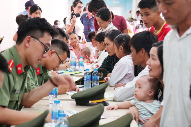 Hàng trăm trẻ em nghèo được tìm lại nụ cười nhờ ca phẫu thuật miễn phí - Ảnh 2.