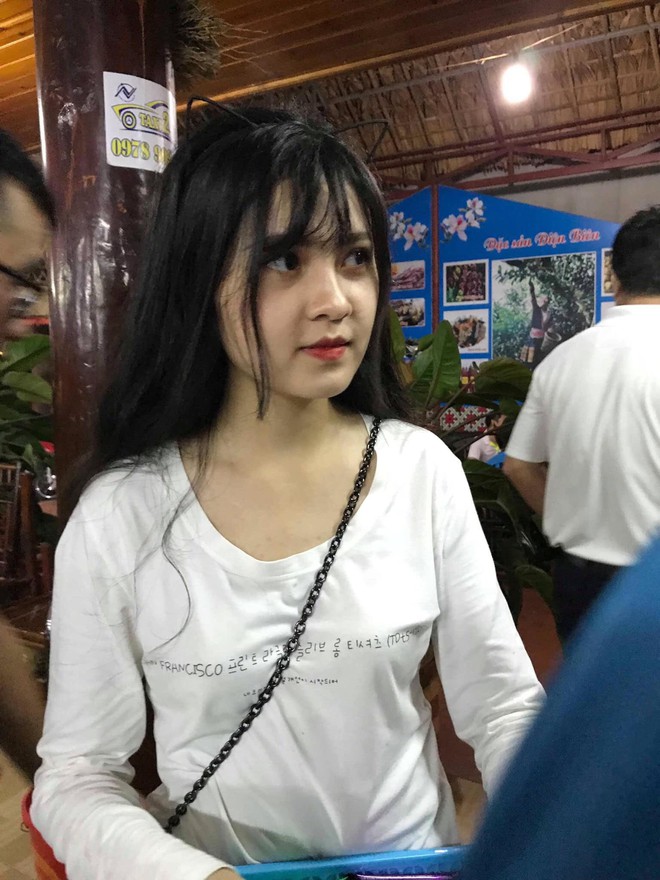 Nữ sinh Lào Cai xinh đẹp đi bán hàng rong bị tố làm màu, lý do thực sự được tiết lộ - Ảnh 2.