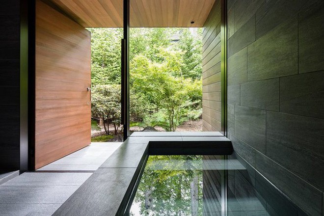 Ngôi nhà có phần mái như một chiếc lá khổng lồ nằm giữa rừng cây ở Nhật Bản gây chú ý với vẻ đẹp tối giản - Ảnh 9.