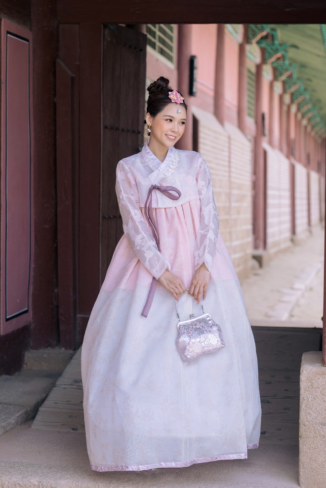 Nhan sắc trong trẻo của Sam khi diện Hanbok, dạo chơi ở Hàn Quốc - Ảnh 9.