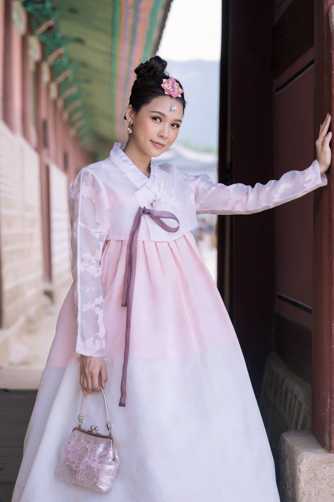 Nhan sắc trong trẻo của Sam khi diện Hanbok, dạo chơi ở Hàn Quốc - Ảnh 8.