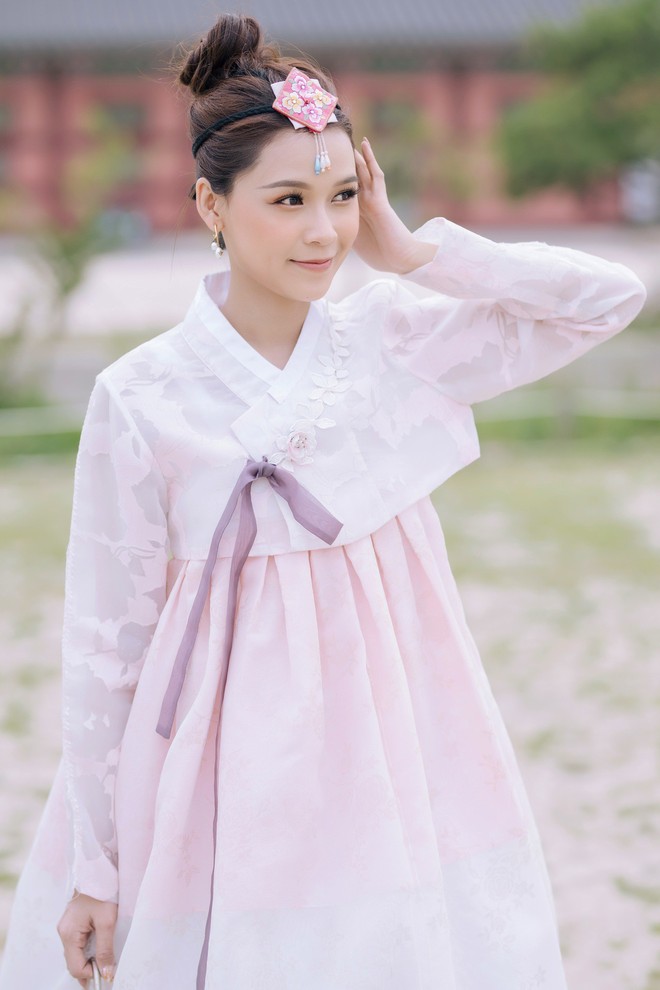 Nhan sắc trong trẻo của Sam khi diện Hanbok, dạo chơi ở Hàn Quốc - Ảnh 6.