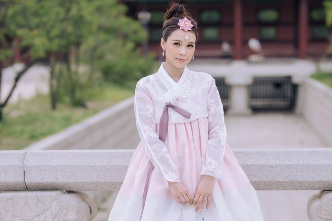 Nhan sắc trong trẻo của Sam khi diện Hanbok, dạo chơi ở Hàn Quốc - Ảnh 3.