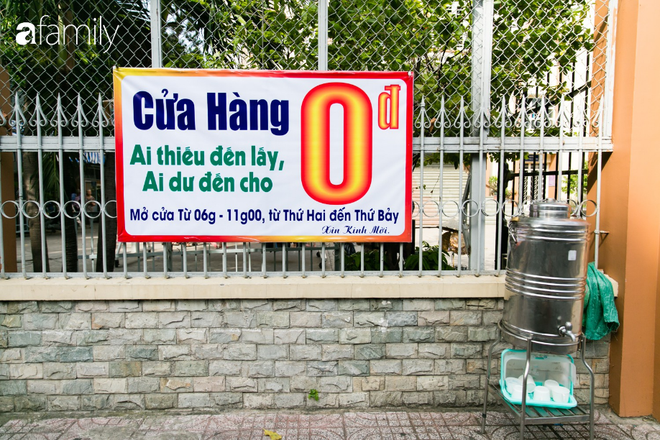 Cửa hàng 0 đồng của những người tử tế giữa lòng Sài Gòn, cứ ai thiếu thì đến lấy, ai dư đến cho - Ảnh 2.