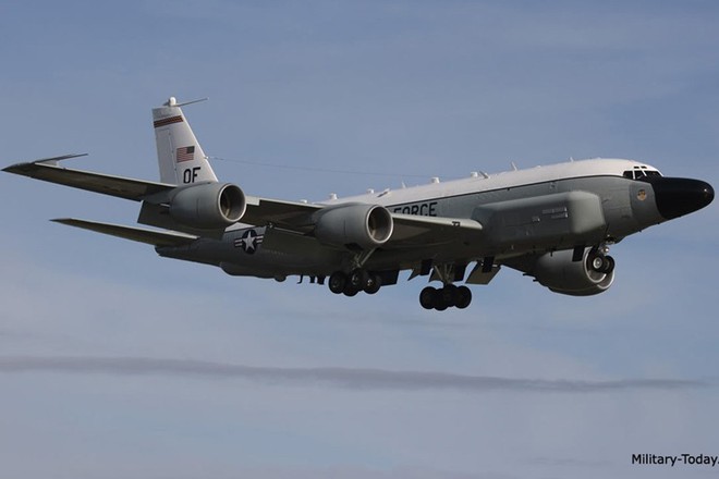 Bên trong máy bay trinh sát RC-135 lợi hại của không quân Mỹ - Ảnh 4.