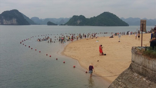 Vụ thuyền viên đục lỗ quay khách tắm: Chủ tàu rất mệt mỏi, cảm giác như “ngồi trên đống lửa” - Ảnh 1.