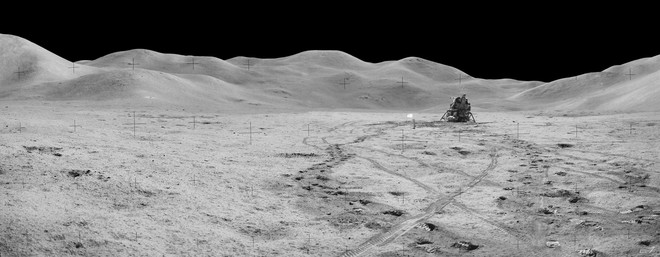 Nhân ngày trọng đại, NASA chơi lớn với loạt ảnh panorama đầy mê hoặc về Mặt Trăng - Ảnh 10.
