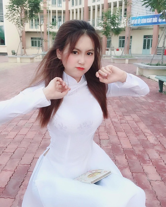 Ảnh thơ ấu của girl xinh bỏ nghề mẫu nội y làm cô giáo vì đam mê: Có 1 kiểu người nhỏ không đẹp, lớn lên mới xinh! - Ảnh 9.