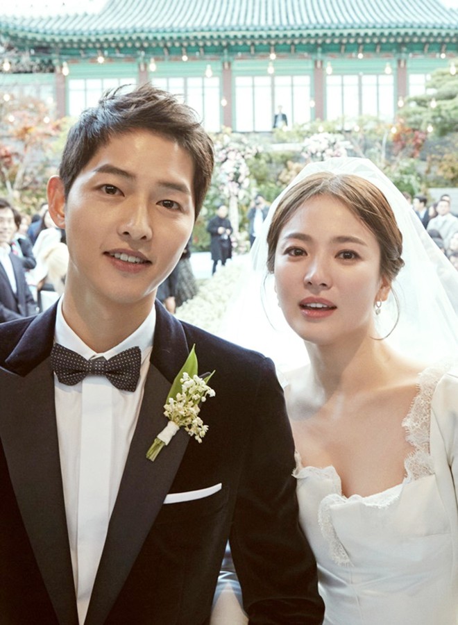 Song Hye Kyo cuối cùng đã lộ diện: Âm thầm xem ảnh chồng Song Joong Ki khi cả thế giới đồn ngoại tình - Ảnh 6.