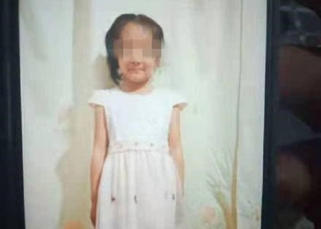 Bé gái mất tích được tìm thấy trong tình trạng đã chết tại nhà hoang và kẻ thủ ác lại chính là anh họ chỉ mới 12 tuổi - Ảnh 1.