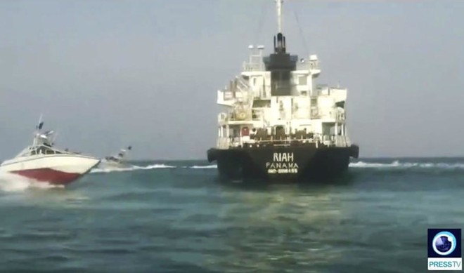 Iran nghi dùng công nghệ gián điệp Nga bẫy tàu dầu Anh - Lộ băng ghi âm tàu chiến Anh-Iran đối thoại trước vụ bắt giữ - Ảnh 7.