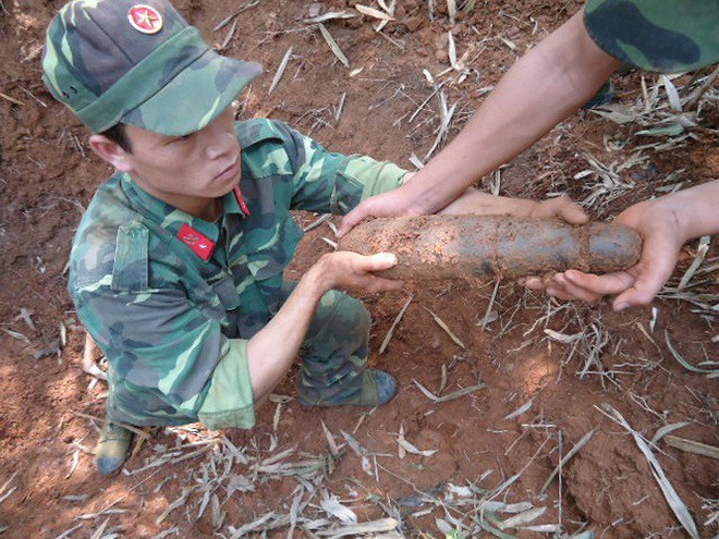 Lữ đoàn 299 bắt “thần chết” trong đất - Ảnh 11.