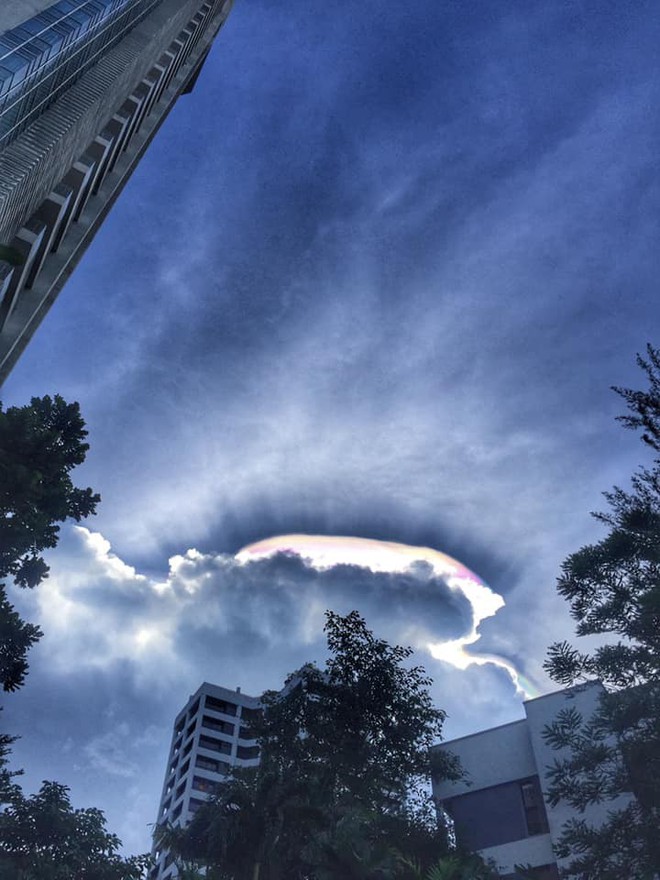 Cư dân mạng Malaysia hào hứng chia sẻ những bức ảnh về đám mây hào quang kỳ lạ - Ảnh 4.