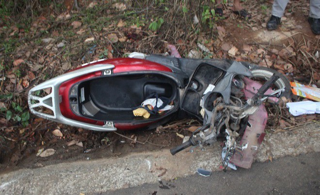 Taxi vượt ẩu tông chết 2 cô cháu đi xe máy ở Quảng Nam - Ảnh 3.