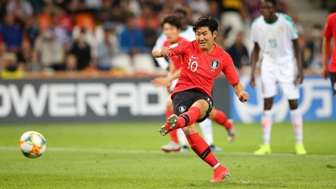 Quả bóng vàng World Cup làm ‘phi công trẻ’, fan Hàn lo lắng - Ảnh 1.