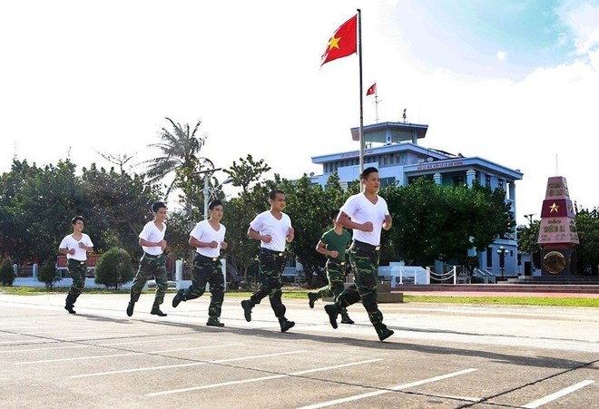 Bộ đội Trường Sa nâng cao năng lực phòng thủ, sẵn sàng chiến đấu - Ảnh 11.