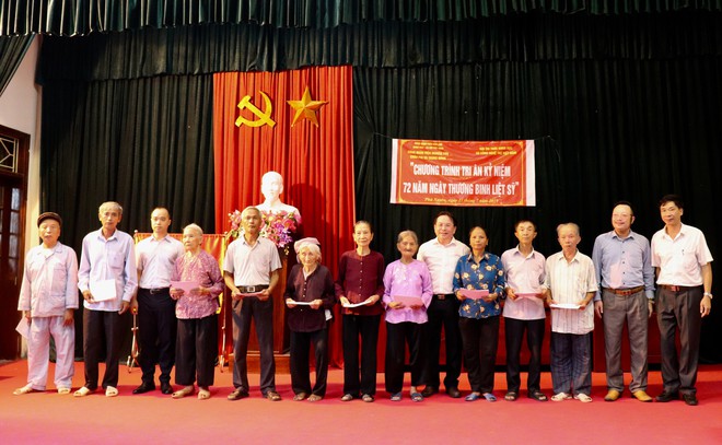 Hội Trí thức Khoa học và Công nghệ trẻ Việt Nam: Thăm và tặng quà gia đình  thương binh, liệt sĩ tại Phú Xuyên (Hà Nội) - Ảnh 1.