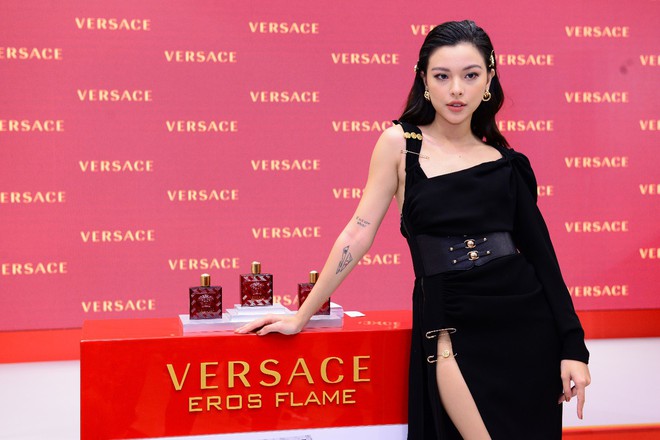 Versace ra mắt dòng nước hoa mới - Eros Flame, người tình lý tưởng với ngọn lửa cháy trong tim - Ảnh 3.