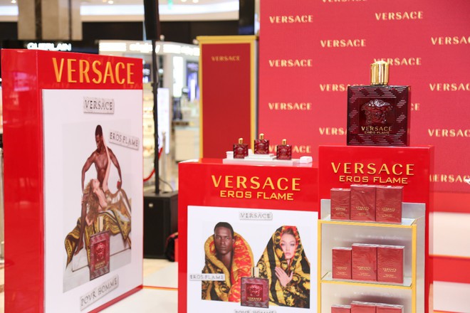 Versace ra mắt dòng nước hoa mới - Eros Flame, người tình lý tưởng với ngọn lửa cháy trong tim - Ảnh 4.