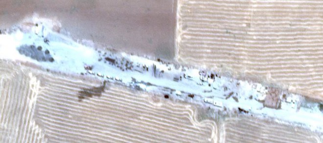 Mỹ bất ngờ xây dựng căn cứ lớn có cả sân bay ở Syria: Quyết tử chiến với Nga-Iran-Thổ? - Ảnh 1.