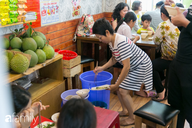 Quán ăn tùy ý, trả tiền tùy tâm, đến khách cũng tự giác bưng bê, dọn dẹp thật kỳ lạ nhưng rất đẹp tại Sài Gòn - Ảnh 23.