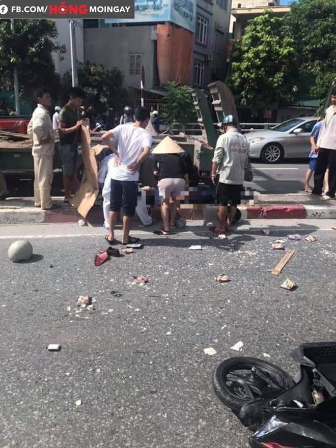 Hiện trường hỗn loạn của vụ tai nạn xe khách nổ lốp tông hàng loạt xe máy ở Quảng Ninh - Ảnh 6.