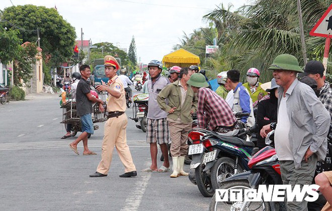 Ảnh: Công an bảo vệ nghiêm ngặt hiện trường vụ hai vợ chồng chết bất thường tại Hải Phòng - Ảnh 9.