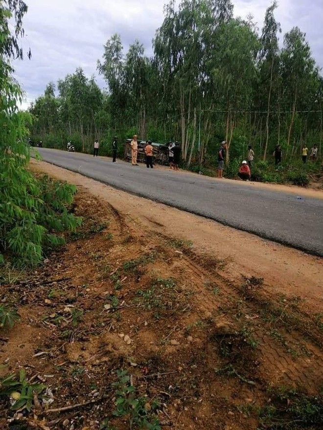 Ô tô lao như tên bắn vào tổ CSGT đang chặn bắt, một chiến sĩ và xe chuyên dụng văng vào lề đường - Ảnh 3.