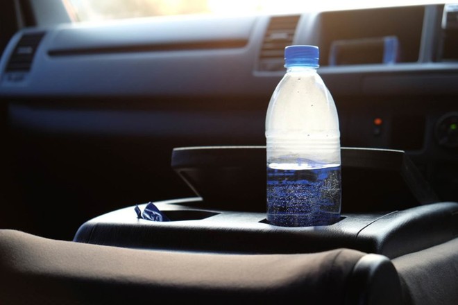 Thời tiết nóng cực đoan có thể sẽ khiến các loại chai nhựa trở nên nguy hiểm - Ảnh 1.