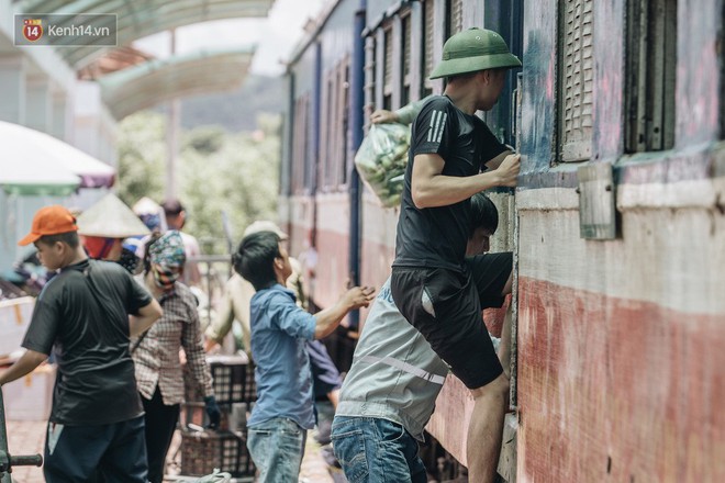 8 giờ trên chuyến tàu kỳ lạ nhất Việt Nam: Rời ga mà không có một hành khách nào - Ảnh 34.