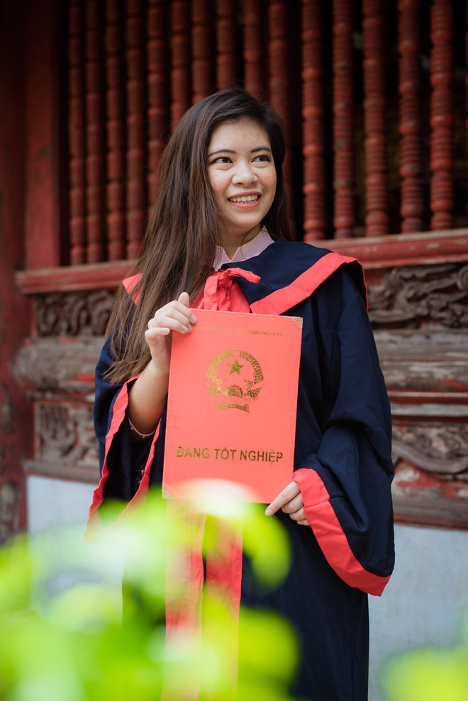 Nữ sinh người Thái tốt nghiệp thủ khoa trường Nhân văn với điểm 3.92/4: Điều mình shock nhất ở Việt Nam là quá nhiều xe máy và tiếng còi inh ỏi - Ảnh 2.