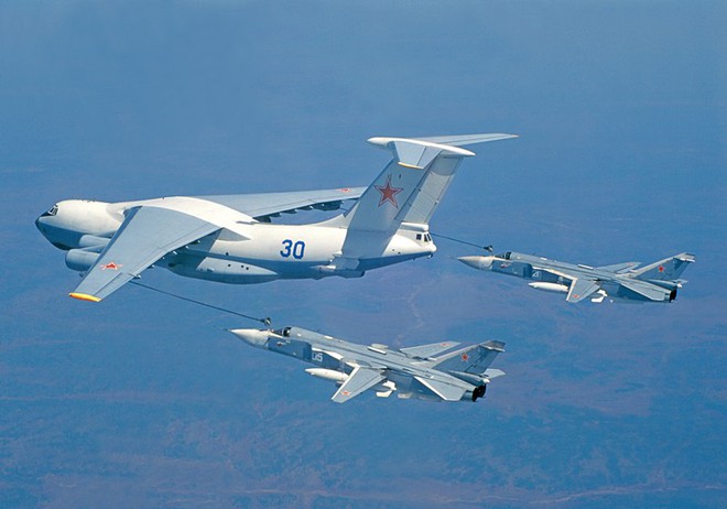 Cận cảnh những máy bay Sukhoi đi vào huyền thoại của hàng không Nga - Ảnh 7.