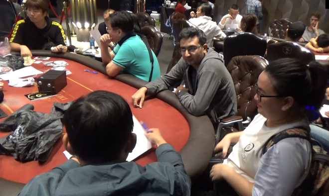 Bắt sòng bạc Poker khủng quy tụ hàng chục người ngoại quốc, thu nửa tỷ đồng  ở Sài Gòn - Ảnh 1.