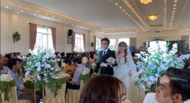 Rò rỉ hình ảnh trong đám cưới của Thu Thủy và chồng trẻ kém 10 tuổi ở quê nhà Đà Lạt? - Ảnh 2.