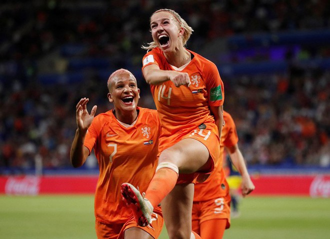 Clip: Hà Lan vào chung kết World Cup nữ nhờ bàn thắng vàng - Ảnh 4.