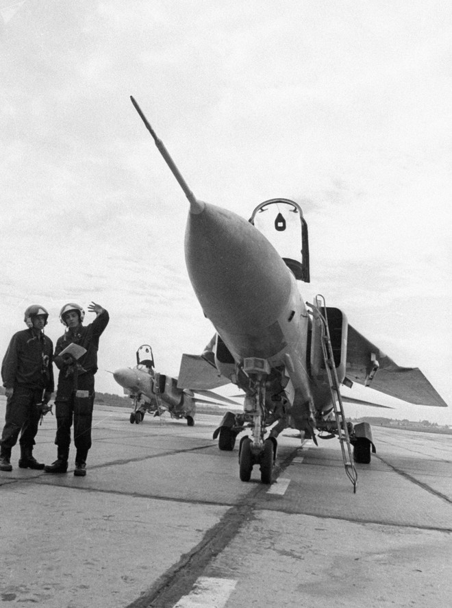 Bí ẩn MiG-23 bay tới Bỉ mà không có... phi công, Mỹ phải điều tới 2 phi đội F-15 đánh chặn - Ảnh 1.