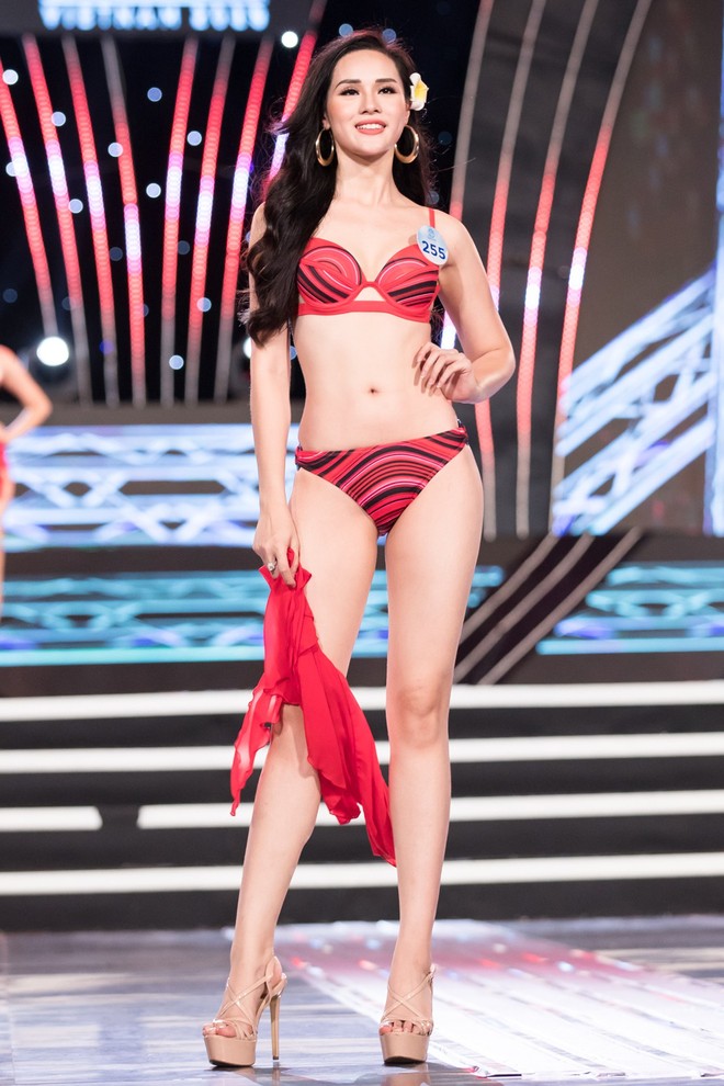 Bạn gái cầu thủ Trọng Đại cùng dàn ứng viên Miss World Vietnam nóng bỏng với bikini - Ảnh 4.