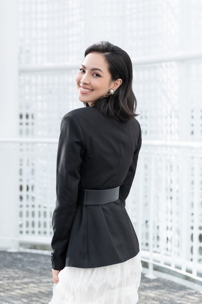 Hoa hậu Thu Hoài mặc thanh lịch, vui vẻ hội ngộ Kim Phượng trong sự kiện  - Ảnh 4.