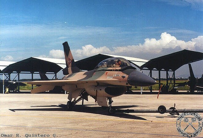 Chiến đấu cơ F-16 bay tr&ecirc;n bầu trời Venezuela trong ng&agrave;y quốc kh&aacute;nh - Ảnh 18.