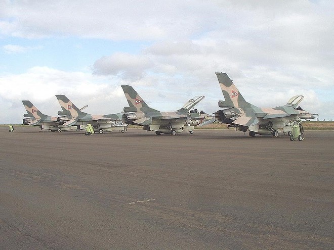 Chiến đấu cơ F-16 bay tr&ecirc;n bầu trời Venezuela trong ng&agrave;y quốc kh&aacute;nh - Ảnh 19.