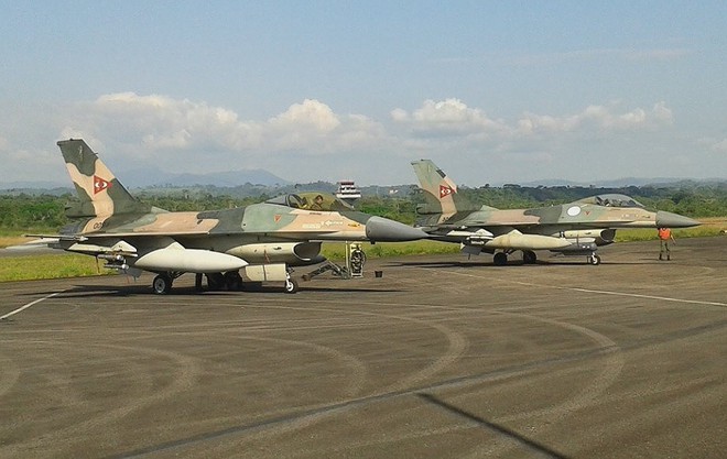 Chiến đấu cơ F-16 bay tr&ecirc;n bầu trời Venezuela trong ng&agrave;y quốc kh&aacute;nh - Ảnh 5.