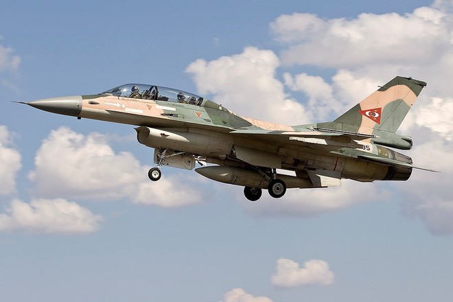 Chiến đấu cơ F-16 bay tr&ecirc;n bầu trời Venezuela trong ng&agrave;y quốc kh&aacute;nh - Ảnh 8.