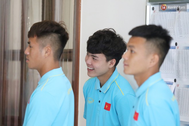 Dàn tuyển thủ U22 Việt Nam bảnh bao trong ngày tập trung chuẩn bị cho SEA Games 30 - Ảnh 1.
