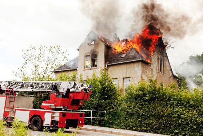 Cảnh báo: Cẩn thận với 8 nguồn lửa tiềm ẩn luôn rình rập, có nguy cơ cháy nổ bất cứ lúc nào trong nhà bạn - Ảnh 4.