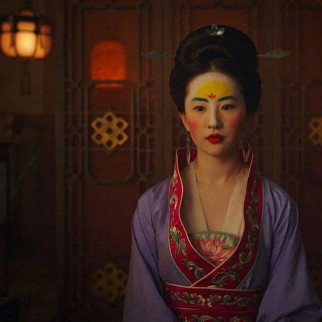 Tạo hình mặt mộc, tóc rối của Lưu Diệc Phi trong Mulan gây bão mạng xã hội - Ảnh 6.
