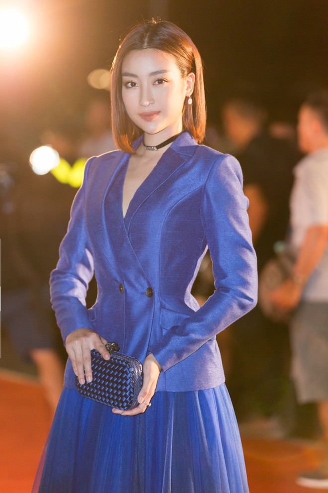 Hoa hậu Trần Tiểu Vy khoe chân dài miên man, xinh đẹp nổi bật giữa dàn hoa hậu đình đám - Ảnh 7.
