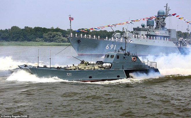 Chùm ảnh Hải quân Nga kiêu hãnh phô trương sức mạnh khiến nhiều đối thủ kiêng nể - Ảnh 5.