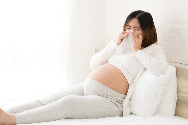 Cảm cúm, sởi, thủy đậu… bệnh thường gặp nhưng nguy hiểm nếu mẹ bầu không biết phòng tránh - Ảnh 1.