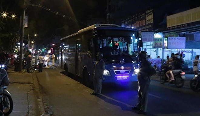 Va chạm xe buýt, thanh niên tử vong ở Gò Vấp - Ảnh 2.